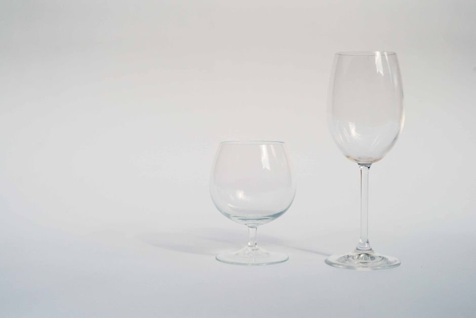 세척 후 건조 중인 와인 디캔터